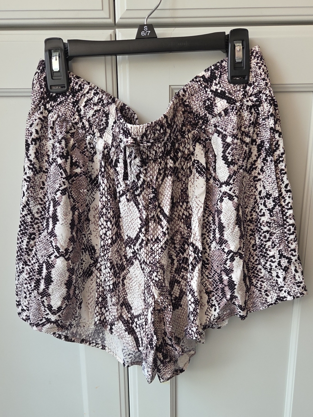 Express High-Waist Snake Print Shorts - Black & Cream